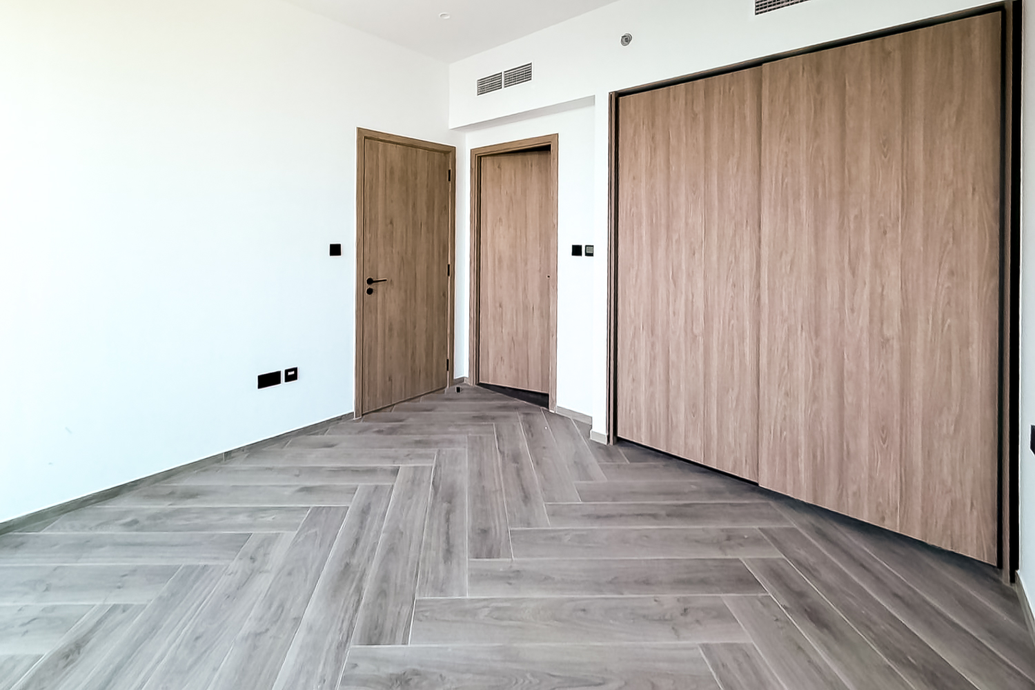 1 Bedroom Apartment in Peninsula Three