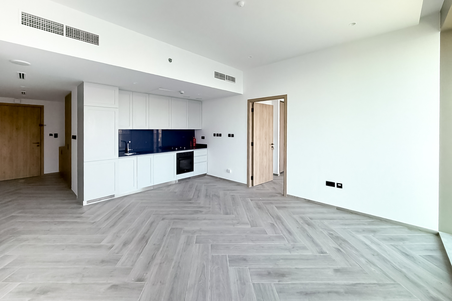 1 Bedroom Apartment in Peninsula Three