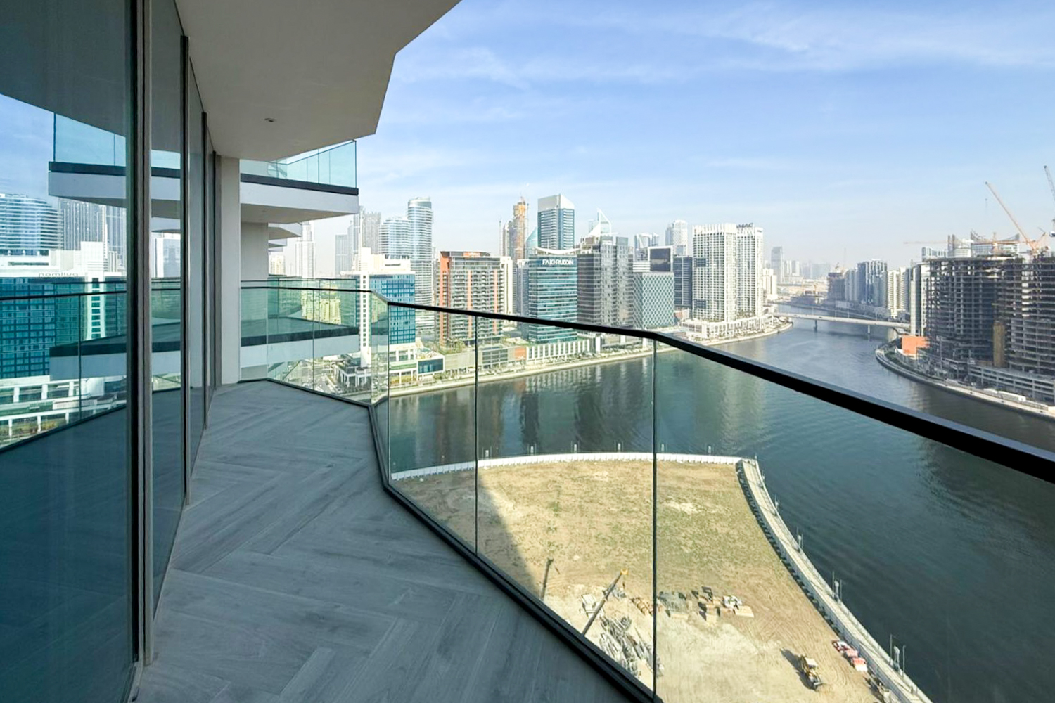 1 Bedroom Apartment in Peninsula Three