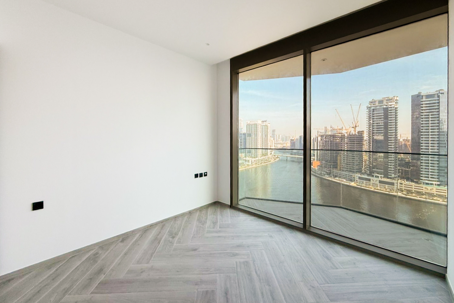 1 Bedroom Apartment in Peninsula Three