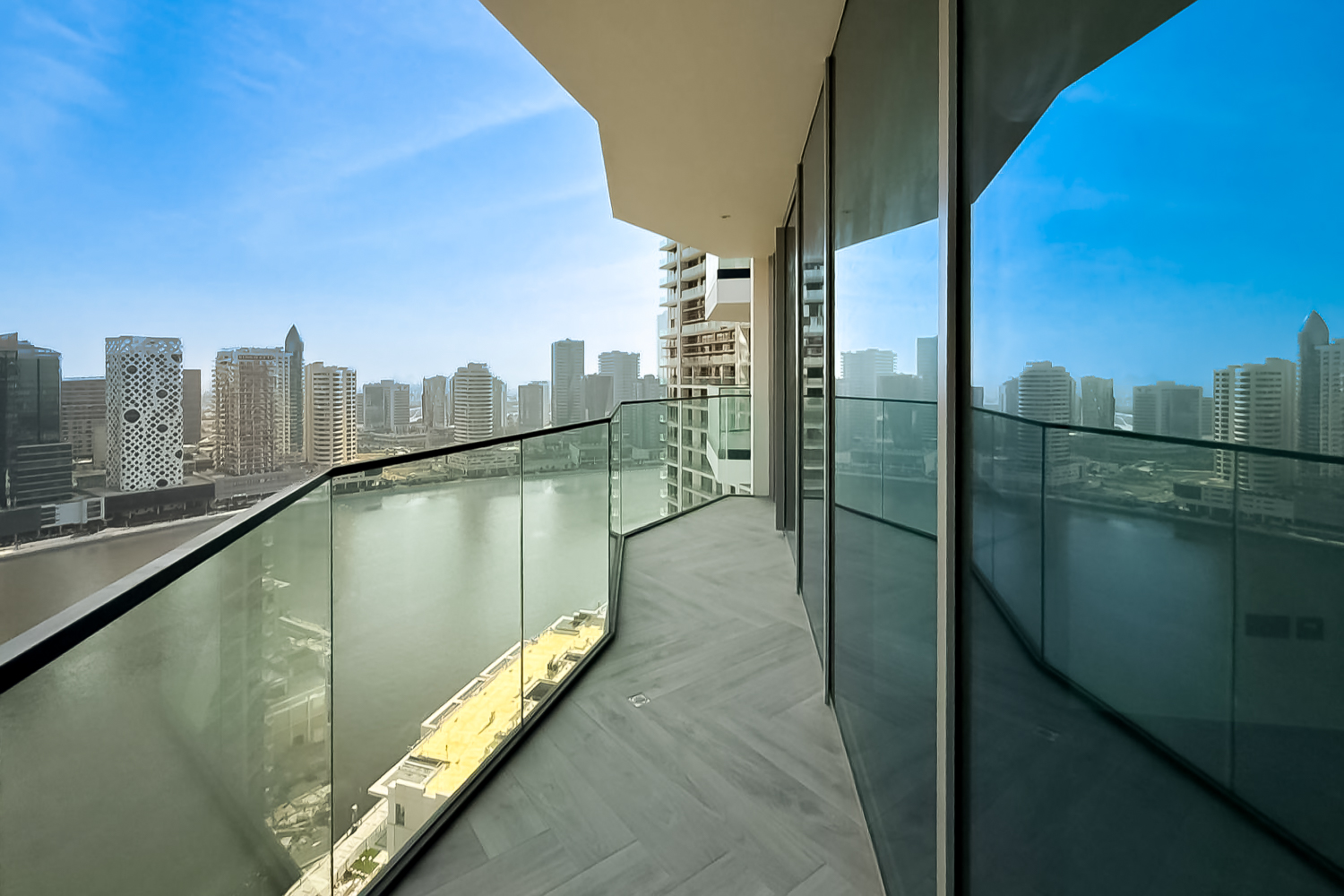 1 Bedroom Apartment in Peninsula Three