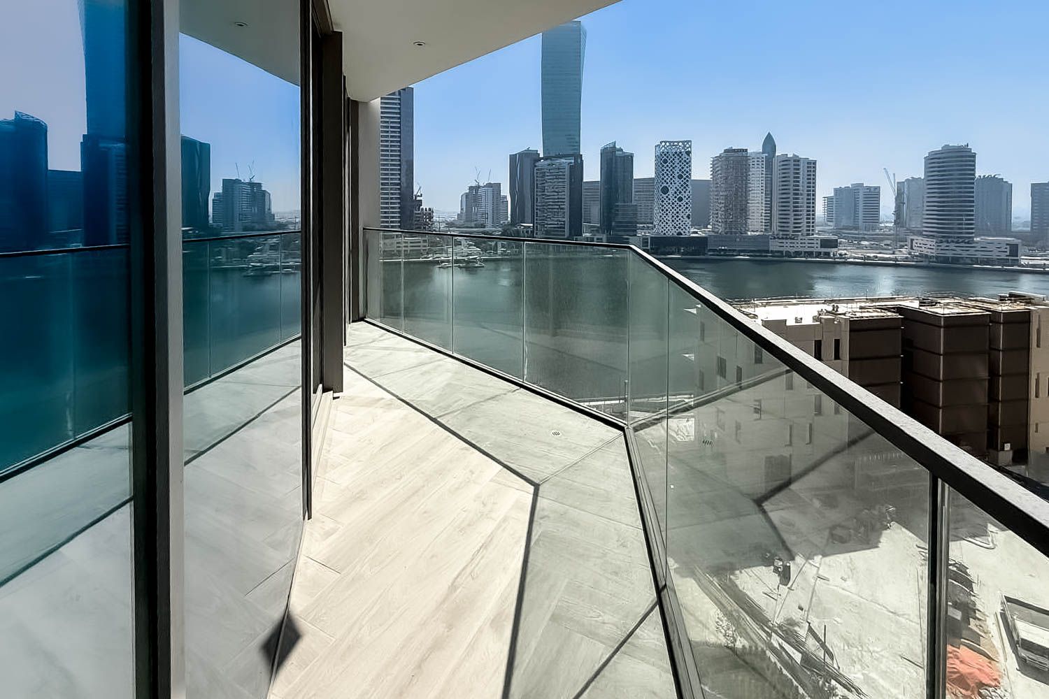 1 Bedroom Apartment in Peninsula Three