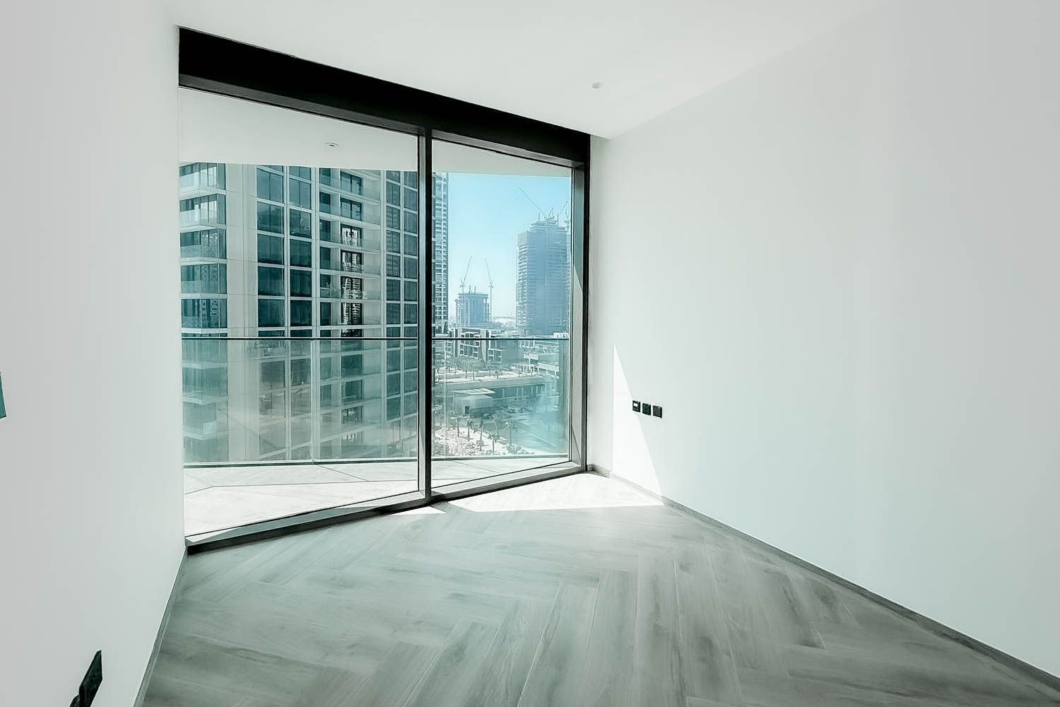 1 Bedroom Apartment in Peninsula Three