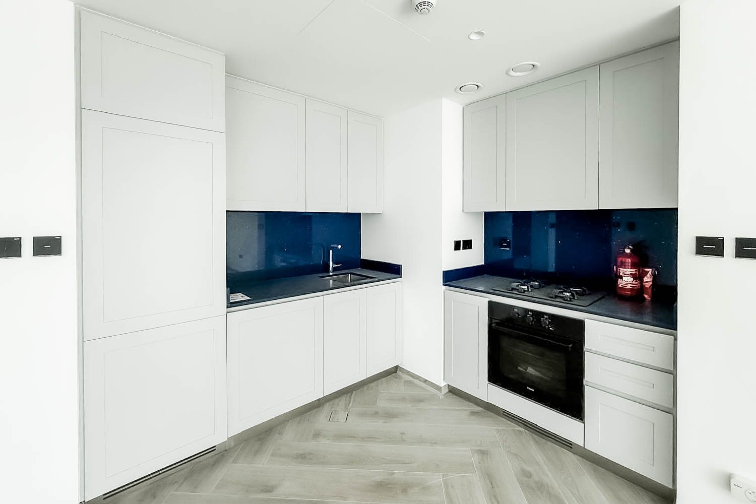 1 Bedroom Apartment in Peninsula Three