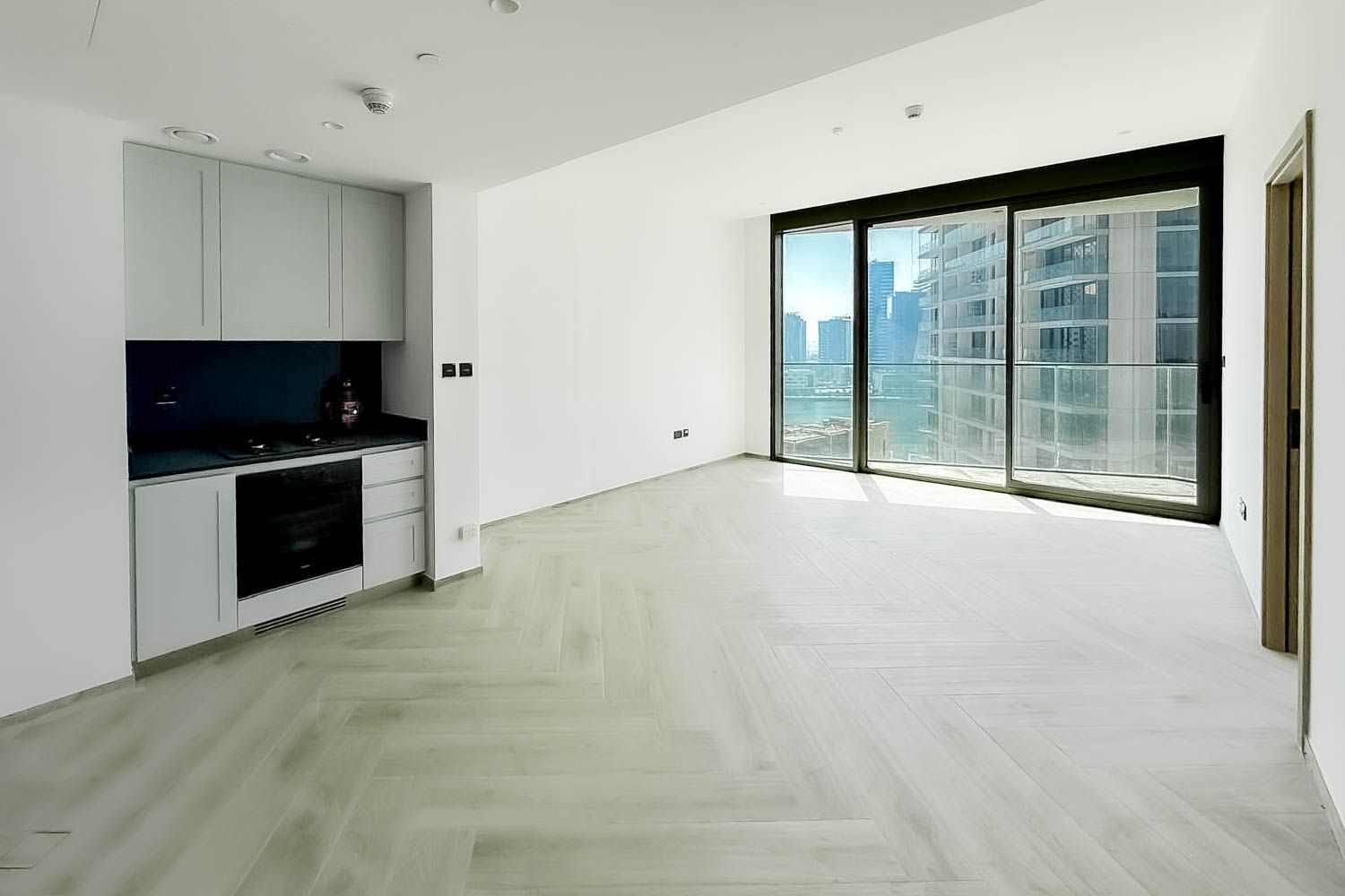 1 Bedroom Apartment in Peninsula Three