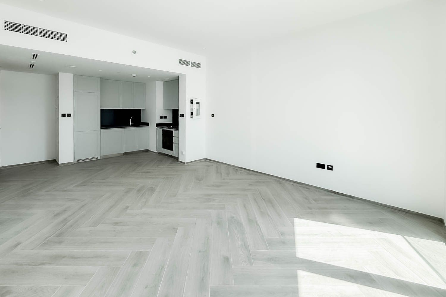 1 Bedroom Apartment in Peninsula Three