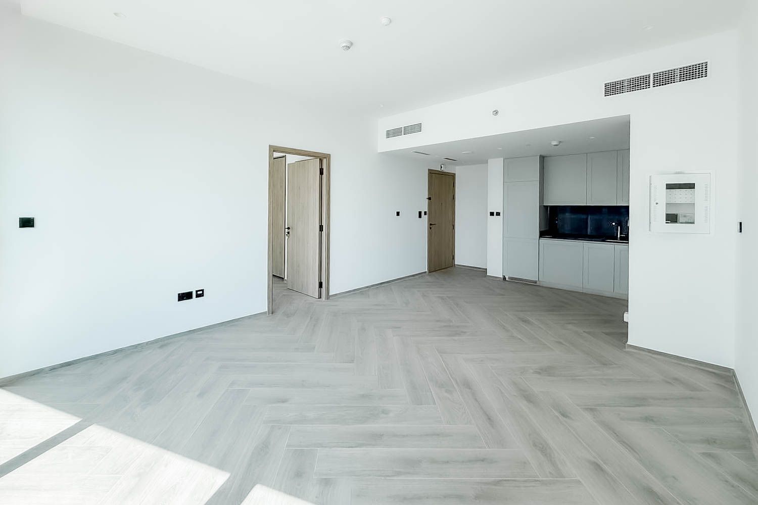 1 Bedroom Apartment in Peninsula Three