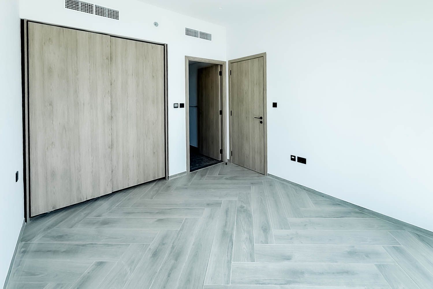 1 Bedroom Apartment in Peninsula Three