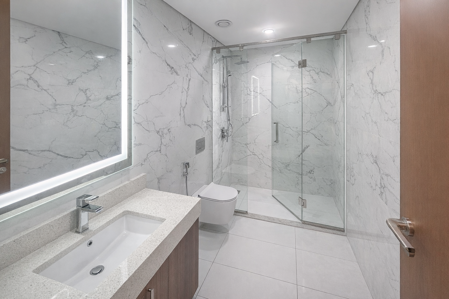 2 Bedrooms Apartment in Waves Tower