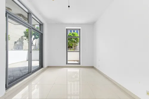 2 Bedrooms Apartment in Claren Tower 2