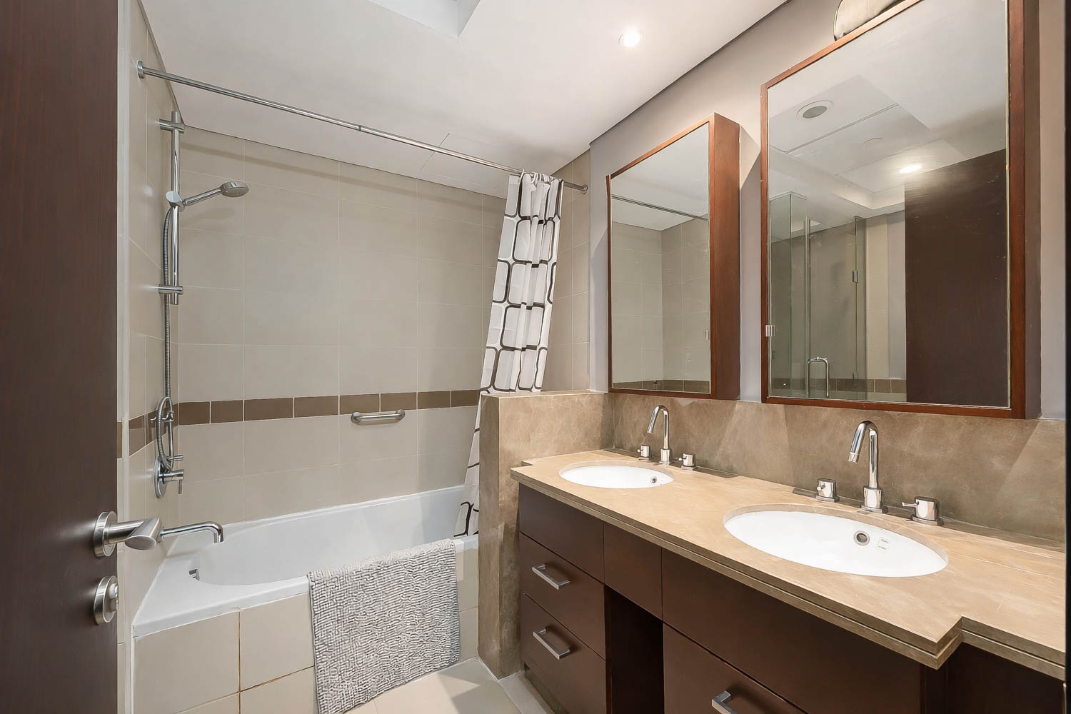 2 Bedrooms Apartment in 29 Burj Boulevard Tower 2