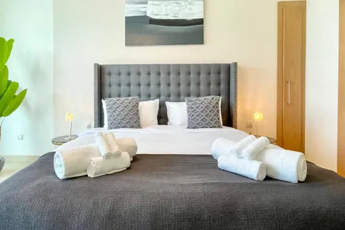 3 Bedrooms Apartment in Burj Vista Tower 1