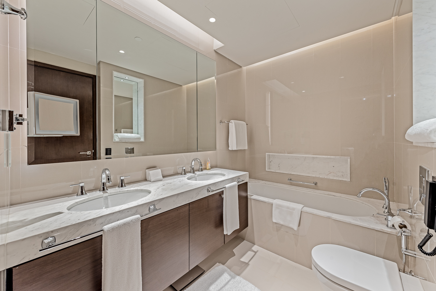 2 Bedrooms Apartment in The Address Residence Fountain Views 2