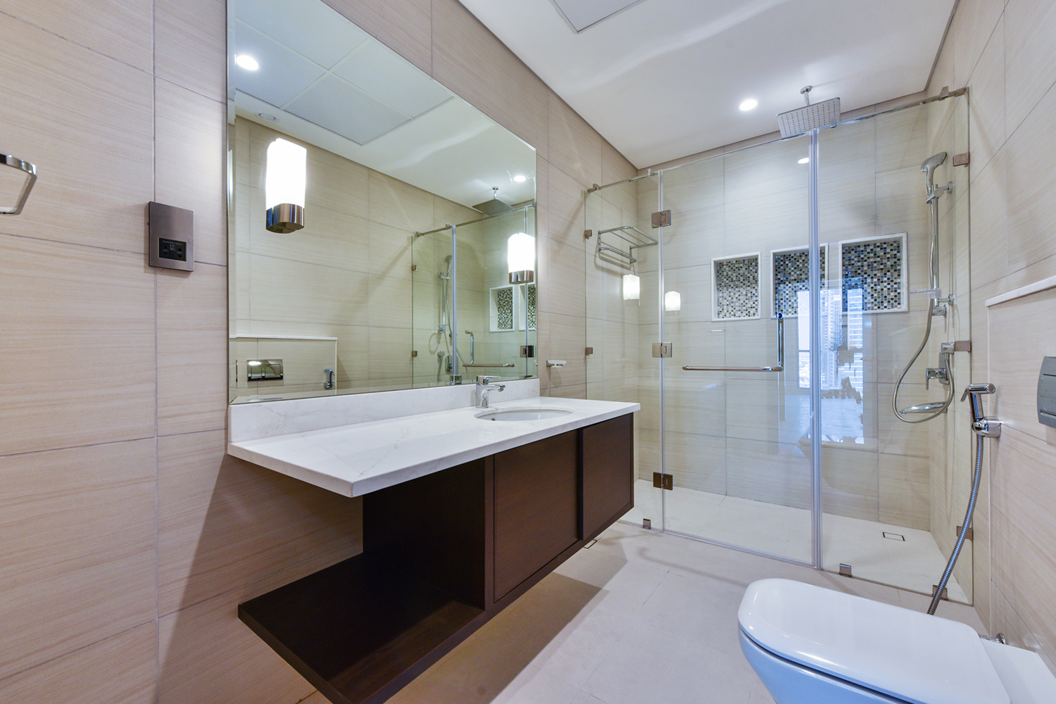 3 Bedrooms Apartment in Bahwan Tower Downtown