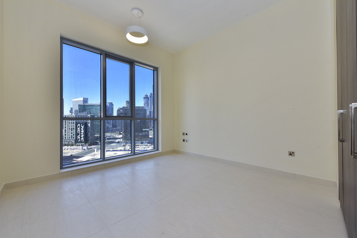 3 Bedrooms Apartment in Bahwan Tower Downtown