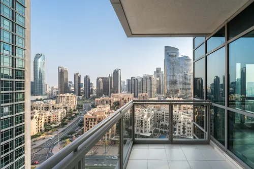 2 Bedrooms Apartment in The Residences 8