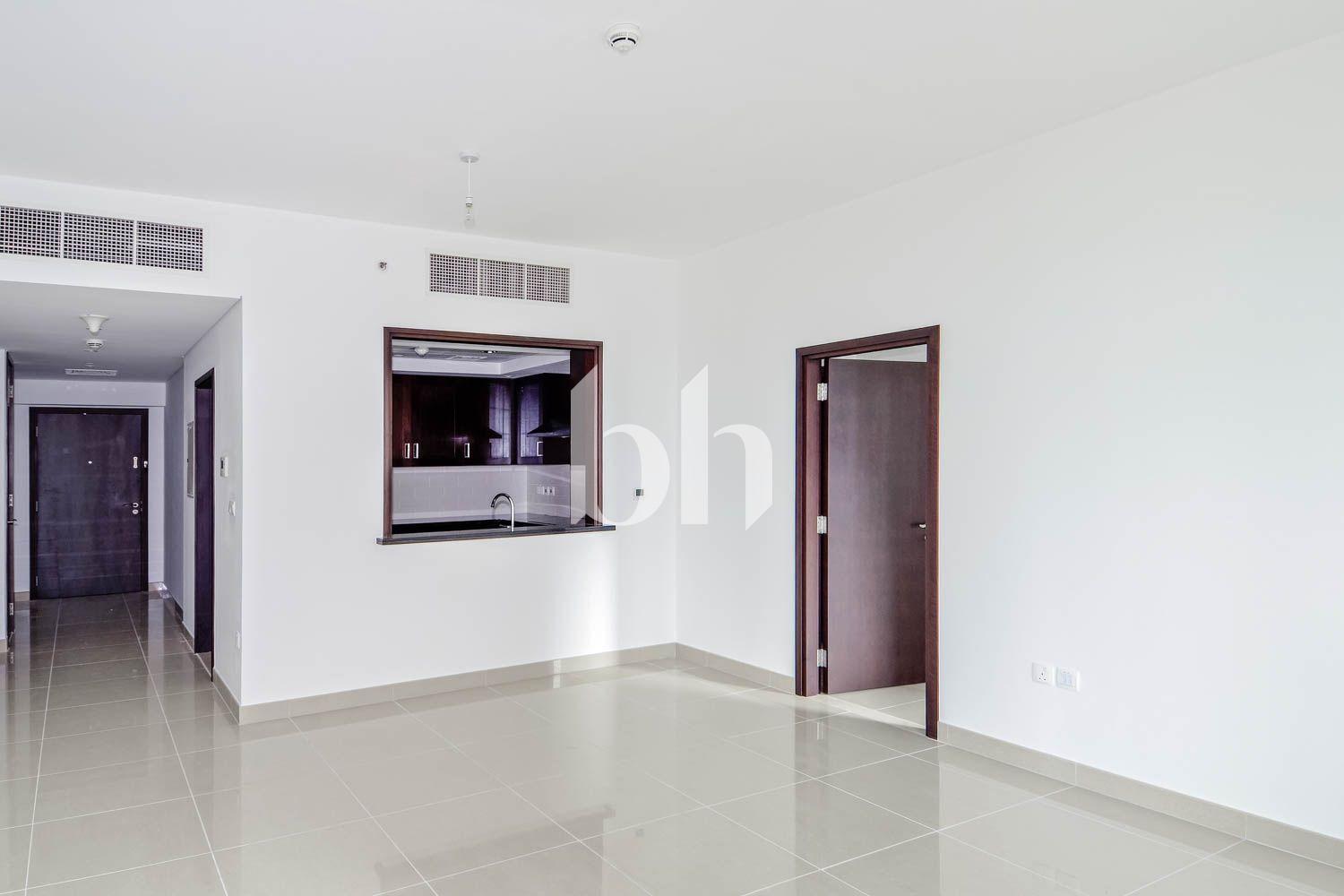 Spacious| 1 Bedroom in Mid Floor | Negotiable