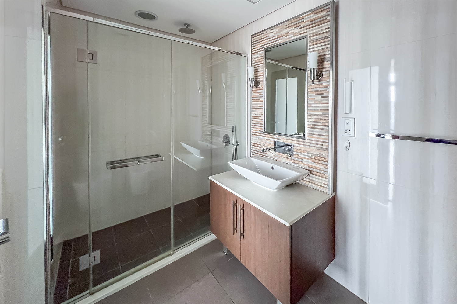 2 Bedrooms Apartment in Burj Daman