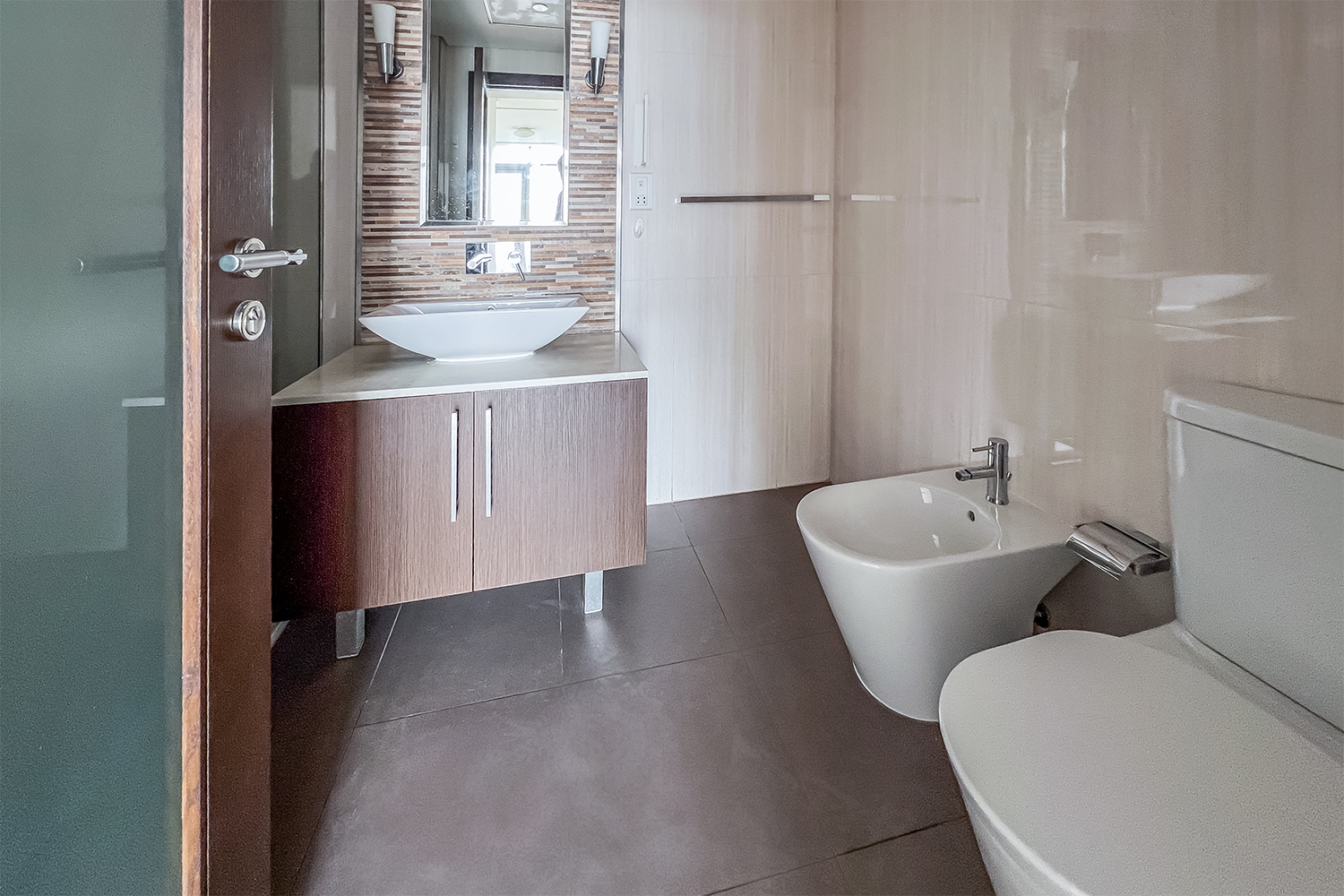 2 Bedrooms Apartment in Burj Daman