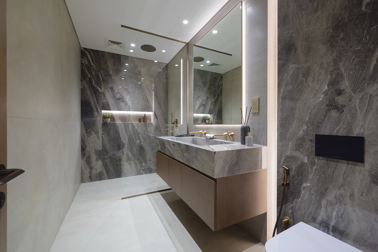 3 Bedrooms Apartment in Central Park Residential Tower