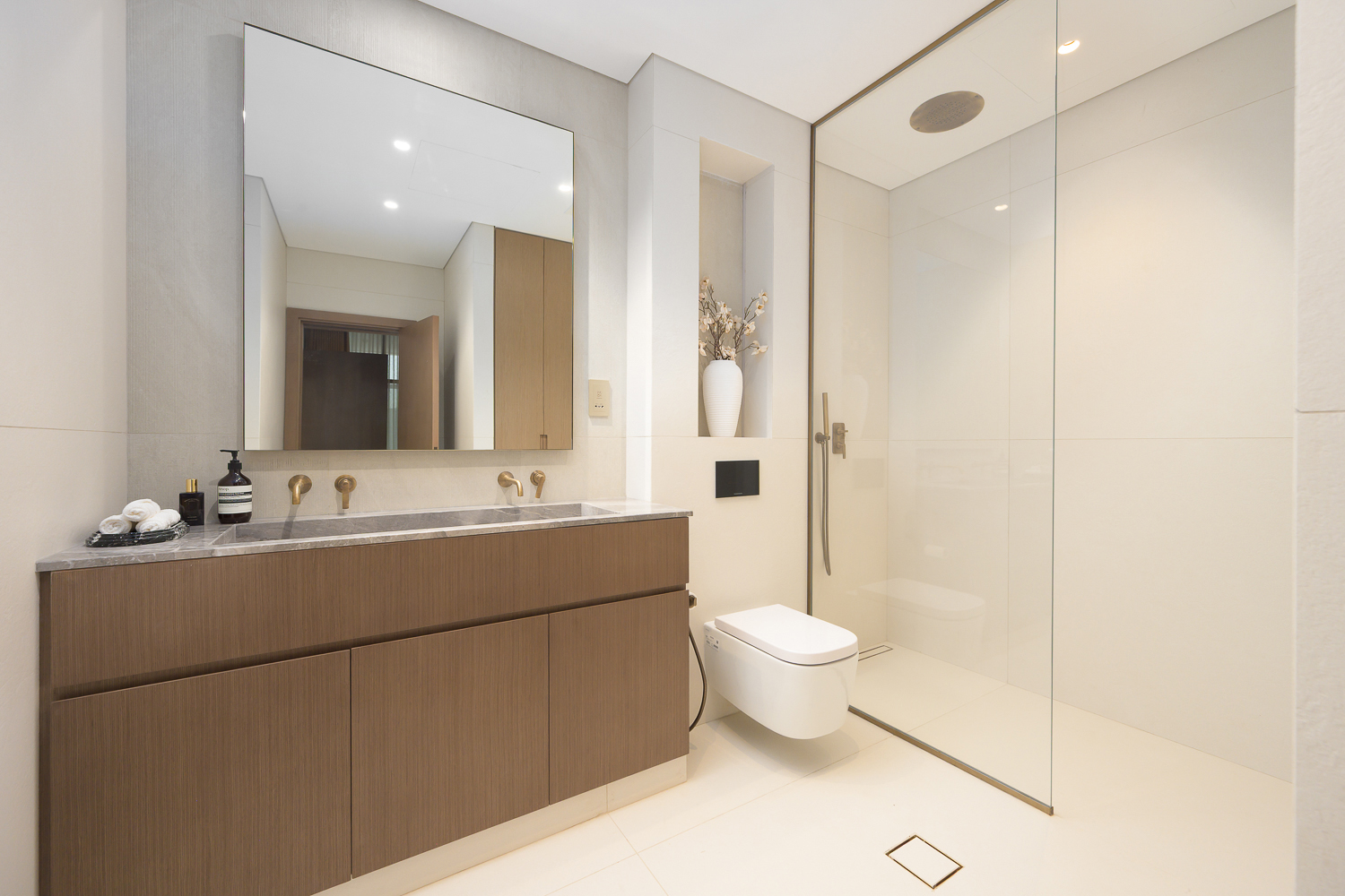 3 Bedrooms Apartment in Central Park Residential Tower