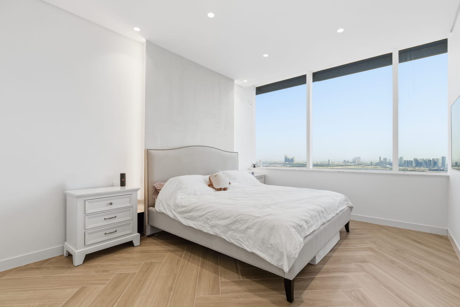 2 Bedrooms Apartment in Sky Gardens