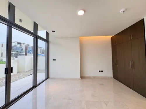 5 Bedrooms Villa in Golf Place 2