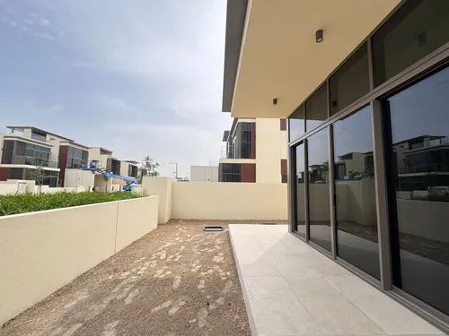 5 Bedrooms Villa in Golf Place 2