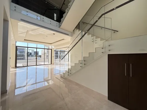 5 Bedrooms Villa in Golf Place 2