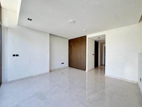 5 Bedrooms Villa in Golf Place 2