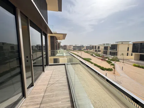 5 Bedrooms Villa in Golf Place 2