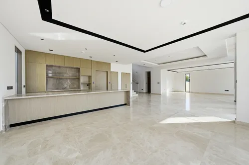 5 Bedrooms Villa in Golf Place 2