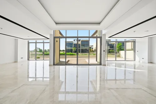 5 Bedrooms Villa in Golf Place 2