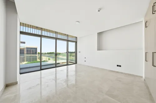 5 Bedrooms Villa in Golf Place 2