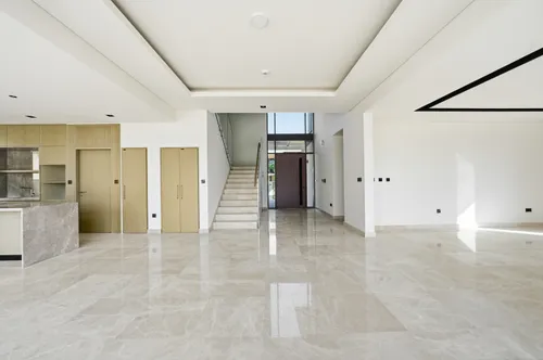 5 Bedrooms Villa in Golf Place 2