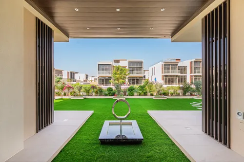 5 Bedrooms Villa in Golf Place 2