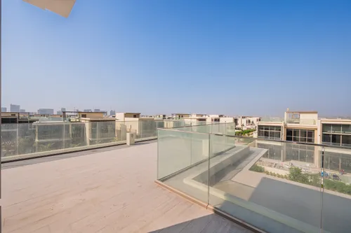 5 Bedrooms Villa in Golf Place 2