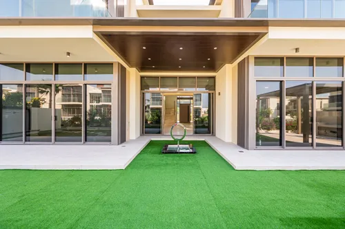 5 Bedrooms Villa in Golf Place 2