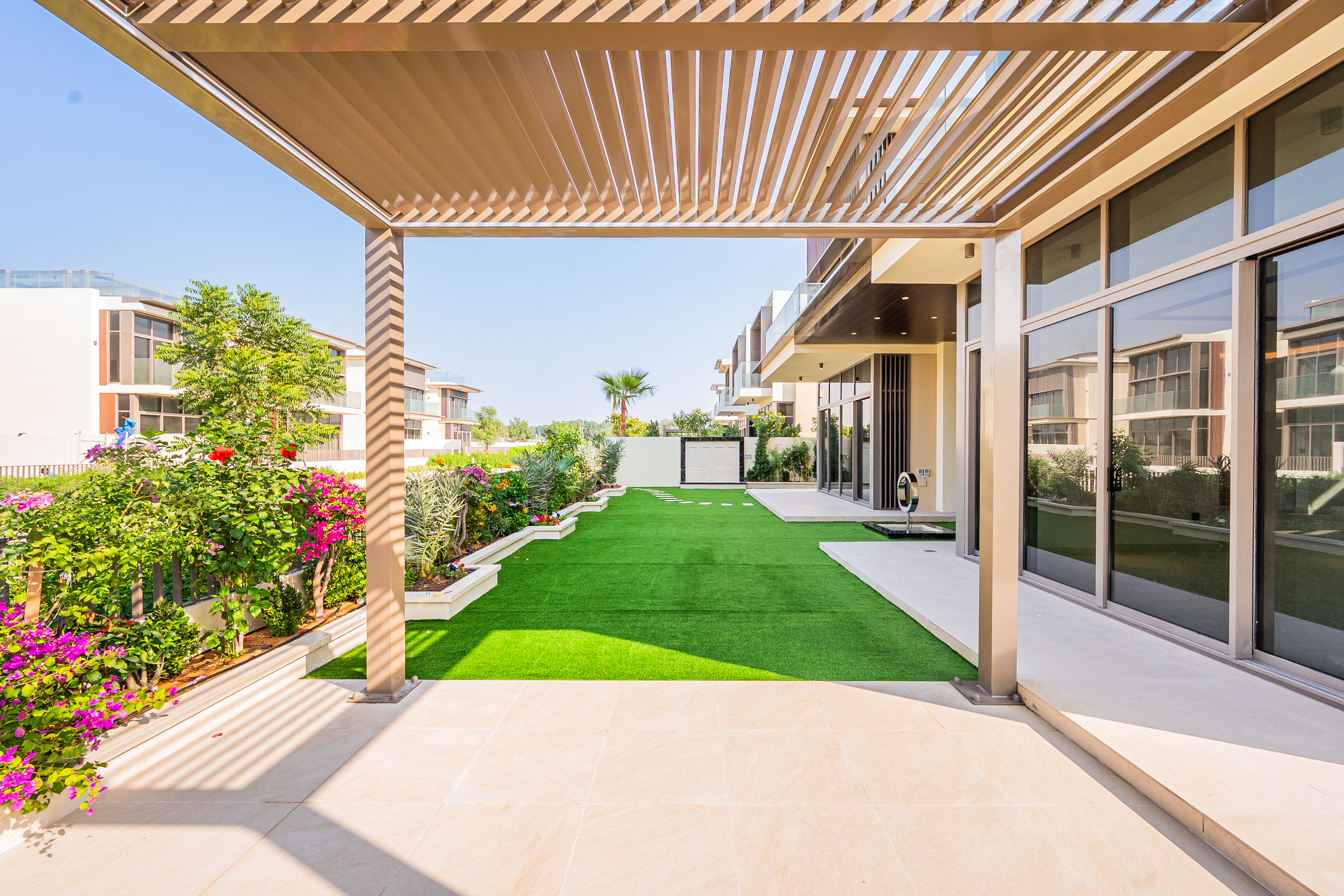 5 Bedrooms Villa in Golf Place 2