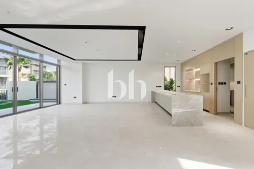 5 Bedrooms Villa in Golf Place 2