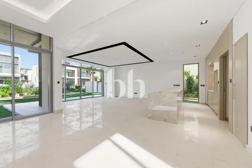 5 Bedrooms Villa in Golf Place 2