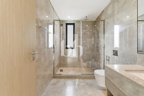 5 Bedrooms Villa in Golf Place 2