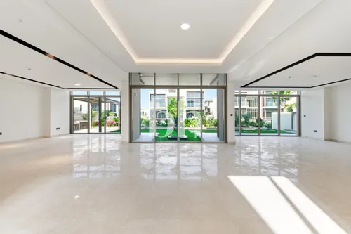 5 Bedrooms Villa in Golf Place 2