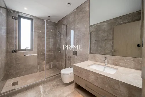 5 Bedrooms Villa in Golf Place 2