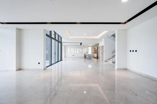 5 Bedrooms Villa in Golf Place 2