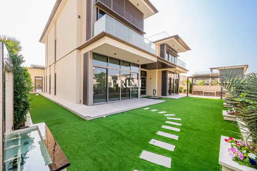 5 Bedrooms Villa in Golf Place 2