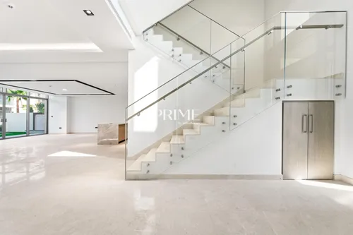 5 Bedrooms Villa in Golf Place 2