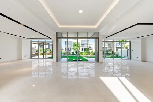 5 Bedrooms Villa in Golf Place 2