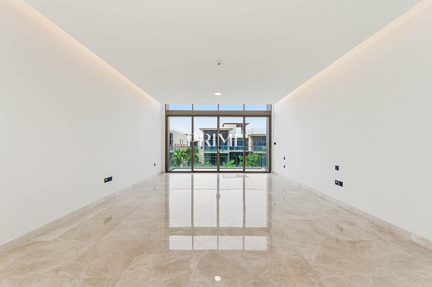 5 Bedrooms Villa in Golf Place 2