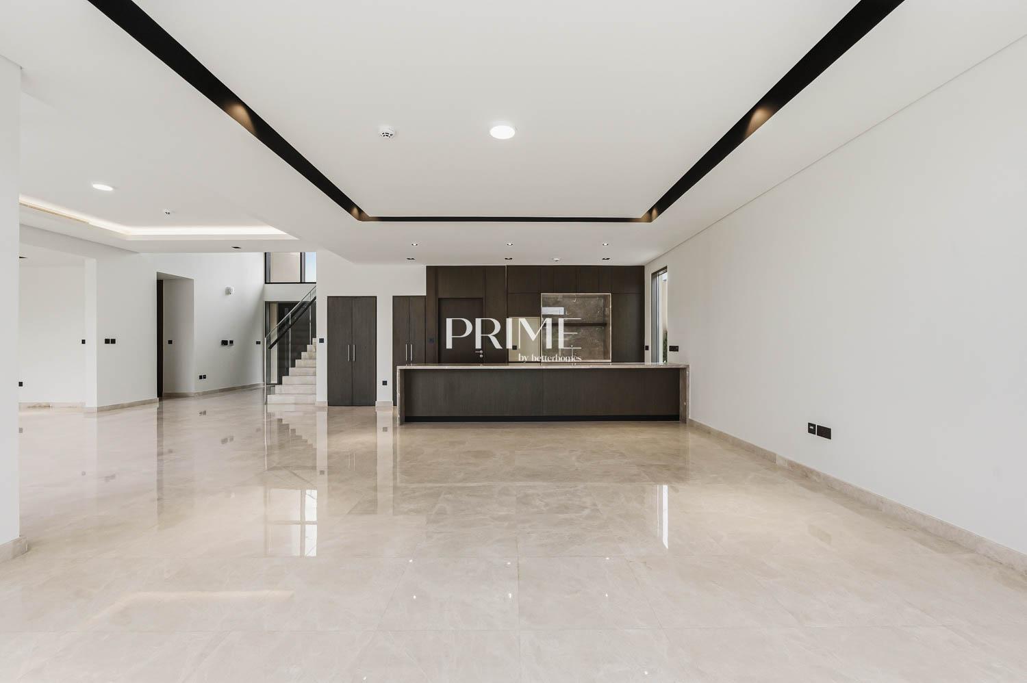 5 Bedrooms Villa in Golf Place 2